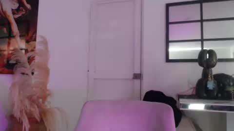 Snapshot of black_latina1 chatting on October 25, 3:18 pm luisa  online show from October 25, 3:18 pm