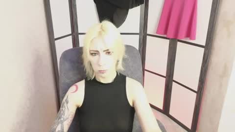 Snapshot of black_orchides chatting on July 1, 8:16 am Emily online show from July 1, 8:16 am