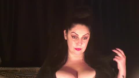 Sarah online show from March 8, 4:33 pm