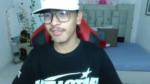Snapshot of blackfox_desire chatting on May 7, 6:57 pm mateo online show from May 7, 6:57 pm