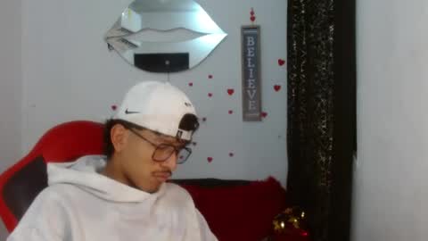 Snapshot of blackfox_desire chatting on May 19, 6:58 pm mateo online show from May 19, 6:58 pm