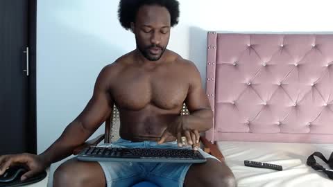 Snapshot of blacknikes chatting on January 6, 1:08 pm Twtter 1MikeBeckford            Onlyfns beckfordmike online show from January 6, 1:08 pm