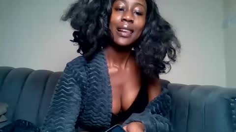 Snapshot of blackprincess25 chatting on May 25, 5:19 pm Lorraine online show from May 25, 5:19 pm