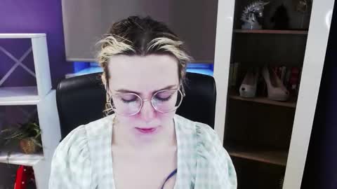 Z O E Y online show from March 23, 5:33 am