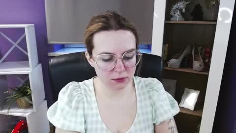 Z O E Y online show from April 13, 4:40 am