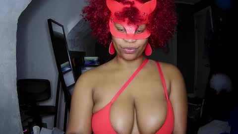Snapshot of blacksirenqueen chatting on December 5, 3:26 am Queen Siren online show from December 5, 3:26 am