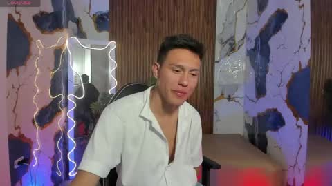 Snapshot of blake_tay chatting on April 12, 3:33 am blake_tay online show from April 12, 3:33 am