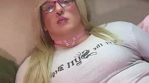 Snapshot of blakelytgirl chatting on February 5, 1:11 pm Blakely Morningstar online show from February 5, 1:11 pm