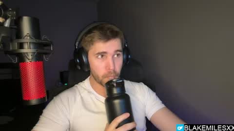 Snapshot of blakemiles2 chatting on March 17, 1:32 am Blake Miles online show from March 17, 1:32 am