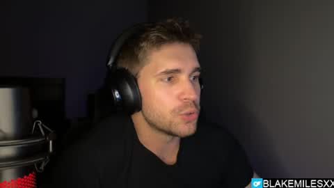 Snapshot of blakemiles2 chatting on May 5, 1:35 am Blake Miles online show from May 5, 1:35 am