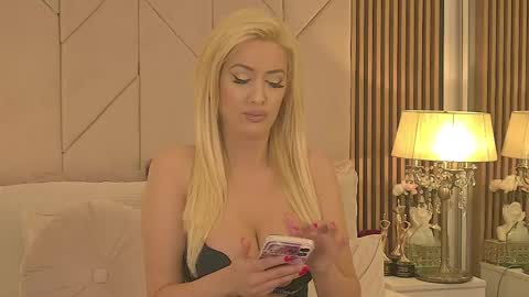 Snapshot of blanchesummer chatting on May 2, 9:36 am Blanche online show from May 2, 9:36 am