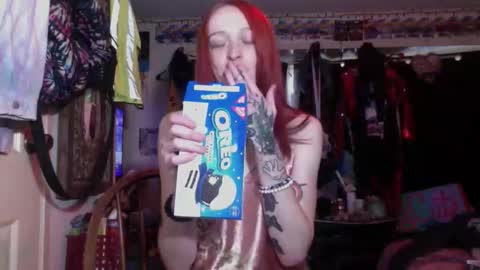 Snapshot of blazedupbarbie chatting on November 11, 9:15 pm Blazedup Barbie online show from November 11, 9:15 pm