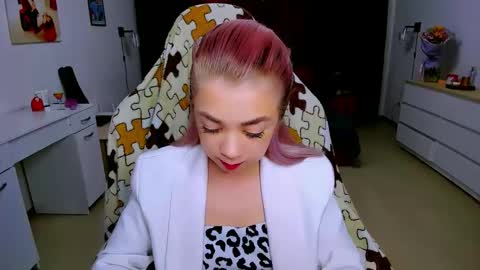 Nicole online show from February 7, 6:35 am