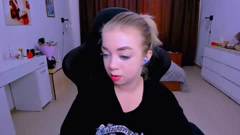 Nicole online show from September 25, 12:20 pm