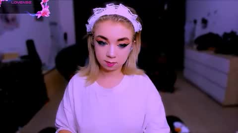 Nicole online show from November 16, 2:44 pm