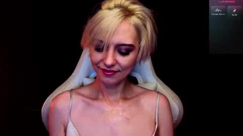 blond_ice_ann online show from July 11, 9:05 pm