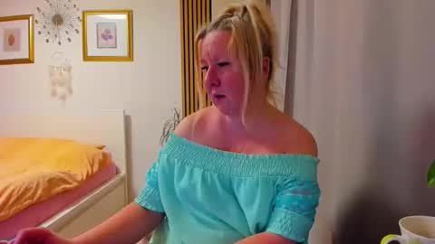 Nicole online show from February 20, 7:03 pm