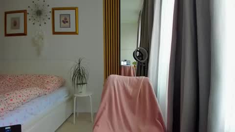 Nicole online show from April 17, 4:10 pm