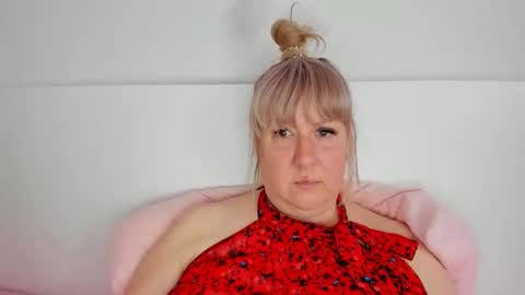Nicole online show from April 29, 3:27 pm
