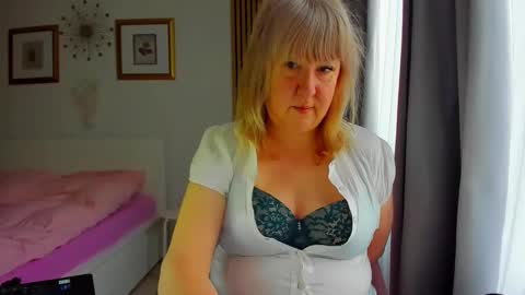 Nicole online show from May 1, 3:22 am