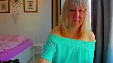 Nicole online show from May 2, 4:17 am