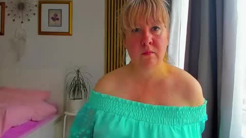 Nicole online show from May 18, 4:13 pm