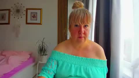 Nicole online show from May 31, 5:20 pm
