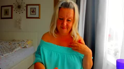 Nicole online show from August 1, 4:39 pm