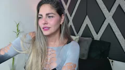 Snapshot of blonde_cat1515 chatting on June 8, 5:08 am alejandra online show from June 8, 5:08 am