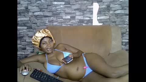 blonde_creamy online show from May 21, 1:12 am