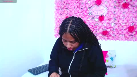 blonde_squirt_ online show from January 7, 11:48 am