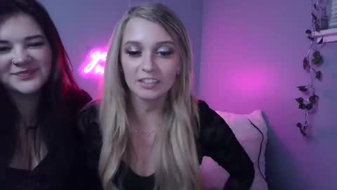 Snapshot of blonde_stella chatting on January 19, 7:15 am Blonde Stella online show from January 19, 7:15 am