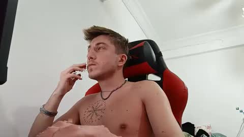 Snapshot of blondebat chatting on February 6, 4:47 pm blondebat online show from February 6, 4:47 pm