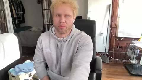 blondebluebear online show from February 27, 3:45 pm