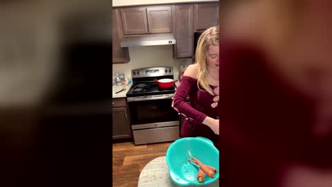 Snapshot of blondebunny999 chatting on February 20, 9:59 pm blondebunny999 online show from February 20, 9:59 pm