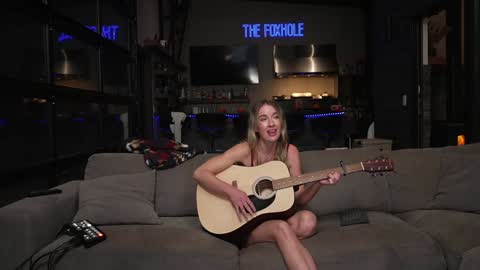 Snapshot of blondefoxsilverfox chatting on November 4, 3:11 pm blondefoxsilverfox online show from November 4, 3:11 pm