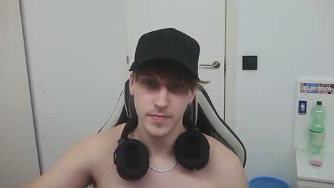 Snapshot of blondeharddick chatting on March 2, 6:15 pm blondeharddick online show from March 2, 6:15 pm