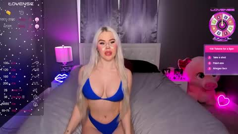 Snapshot of blondeprincess7 chatting on February 4, 3:47 pm Blondeprincess online show from February 4, 3:47 pm