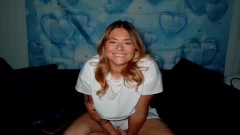 Snapshot of blonderebelxoxo chatting on April 6, 6:36 am Tee online show from April 6, 6:36 am