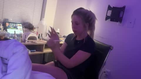 blondieangel11 online show from May 23, 7:02 am