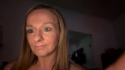 Snapshot of blondiemegz chatting on October 21, 8:09 pm blondiemegz online show from October 21, 8:09 pm