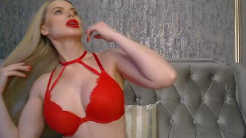 Snapshot of blondiestarxxx chatting on April 29, 9:10 pm Helen online show from April 29, 9:10 pm