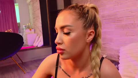 Kiki online show from May 28, 4:43 am