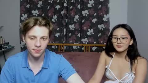 Snapshot of blossomandbee chatting on October 16, 7:15 pm Sasha and Maria online show from October 16, 7:15 pm