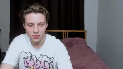 Snapshot of blossomandbee chatting on November 4, 10:20 pm Sasha and Maria online show from November 4, 10:20 pm