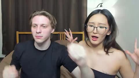 Snapshot of blossomandbee chatting on February 3, 3:39 pm Sasha and Maria online show from February 3, 3:39 pm