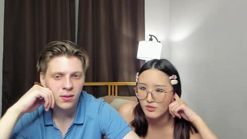 Snapshot of blossomandbee chatting on March 22, 7:39 pm Sasha and Maria online show from March 22, 7:39 pm