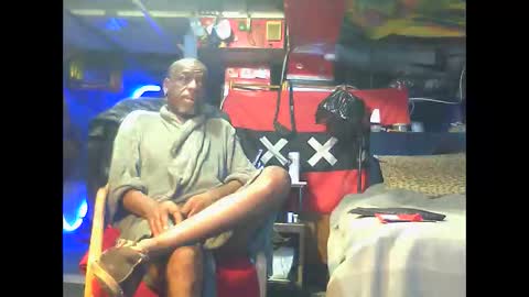 Snapshot of blowfly chatting on November 23, 4:07 pm BLOWFLY online show from November 23, 4:07 pm