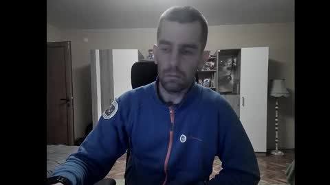 Runaway online show from December 11, 3:15 pm