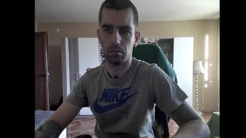 Runaway online show from December 17, 1:38 pm